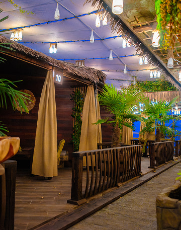 A romantic seaside stay focused on quiet, comfort, and a sea view